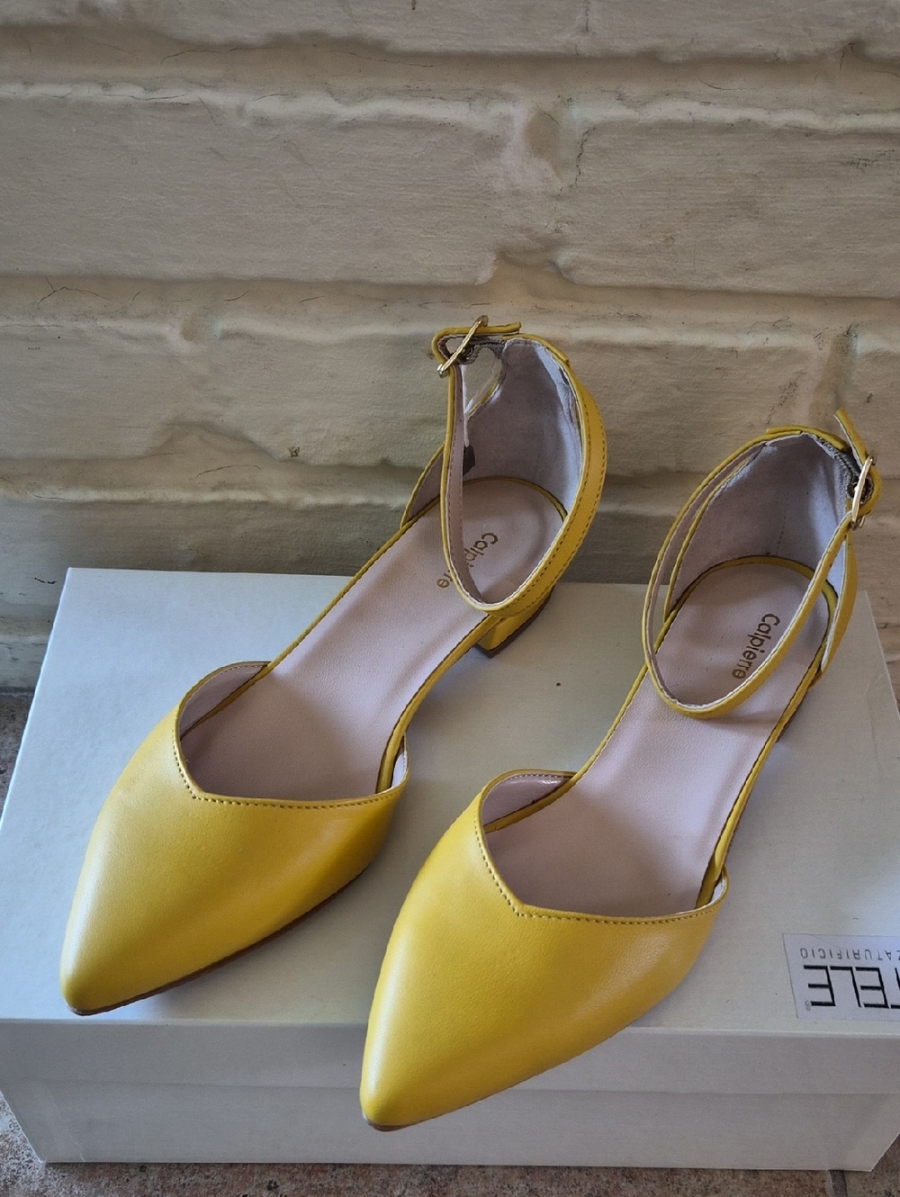 Calpierre Yellow Pointed-Toe Ankle-Strap Flats. Made In Italy. Leather.